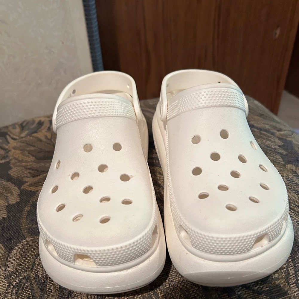 Platform crocs sz 8W